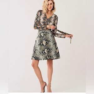Diane Von Furstenberg Iconic Classic Snake Print
 Long Sleeve Wrap Dress Size 12